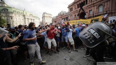 Власти Буэнос-Айреса пойдут под суд за насилие на прощании с Марадоной