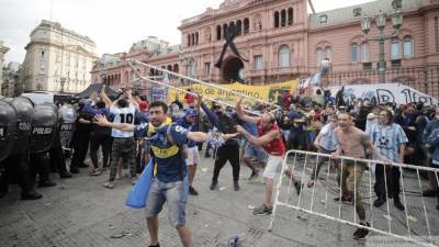 Мэр Буэнос-Айреса пойдет под суд за "репрессии" на прощании с Марадоной