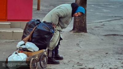 Экс-депутат Украины показал страшные кадры "кормежки" пенсионеров на улице