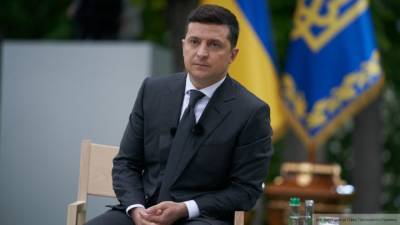 Менее половины украинцев поддержали бы Зеленского на внеочередных выборах