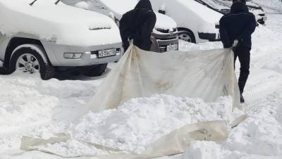 Около 4,5 тысяч жителей Владивостока вышли на уборку города после ледяного дождя