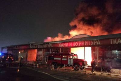 В Харькове на территории ТЦ «Барабашово» вспыхнул пожар: подробности