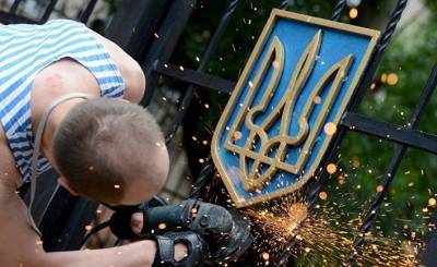 Апостроф: что пытаются впихнуть в герб Украины