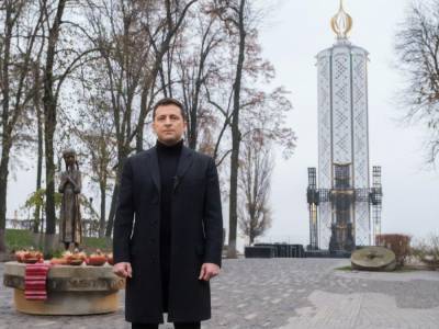 "Мы никогда не сможем это простить". Зеленский призвал украинцев зажечь свечу в знак памяти жертв голодоморов