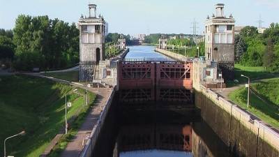 На Москве-реке обнаружено крупное масляное пятно