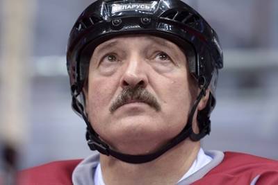 Лукашенко вышел с клюшкой на лед и победил