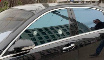 В Киеве на парковке обстреляли «Mercedes»