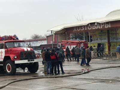 Масштабный пожар вспыхнул на крупнейшем рынке Харькова "Барабашово": кадры и детали огненного ЧП