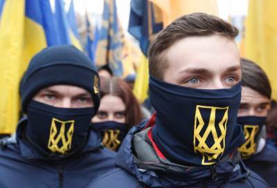 Киевские радикалы пришли отмечать «день голодоморов» под посольство России