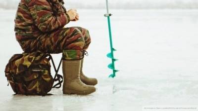 Труп провалившегося под лед рыбака нашли на Урале