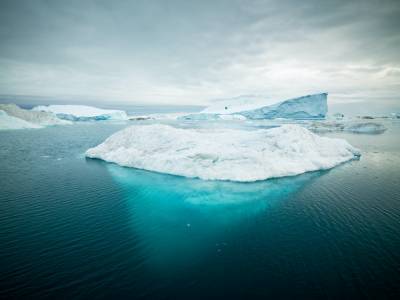 Гренландия стремительно тает, это может затопить города