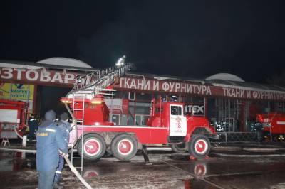 Пожар в Харькове на рынке «Барабашово»: сгорел 21 павильон