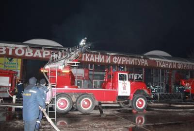 Пожар на харьковском рынке "Барабашово" потушили: полиция открыла уголовное дело