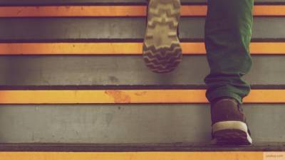 Ученые предложили страдающим от депрессии людям подниматься по лестнице