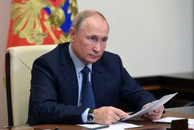 Песков пояснил возможную отмену очной встречи Путина с судьями Конституционного суда