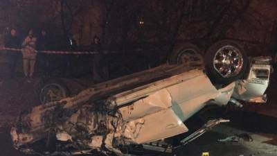 Машина влетела в дерево и перевернулась: в Каменце-Подольском произошло смертельное ДТП