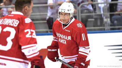 Песков прокомментировал участие Путина в хоккейном матче на Красной площади