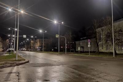 На ул. Фабрициуса в Пскове включили новые фонари