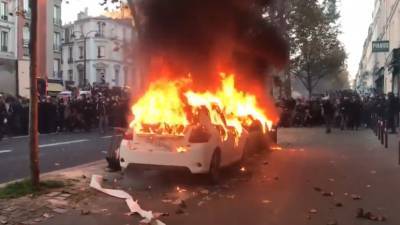 Петарды, дымовые шашки, поджоги: акция в поддержку свободы СМИ во Франции переросла в беспорядки