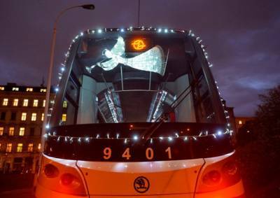 На улицы Праги выйдут три рождественских трамвая