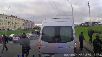 Недовольные Лукашенко в центральном аппарате МВД Беларуси "сливают" в интернет видео с нагрудных камер ОМОНа