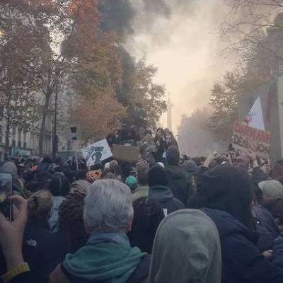 В Париже на демонстрации начались беспорядки