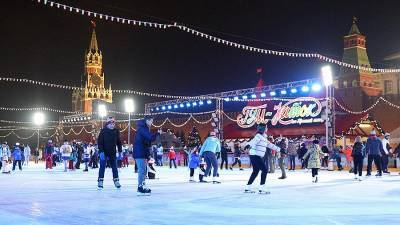 На ГУМ-катке в Москве торжественно открыли сезон