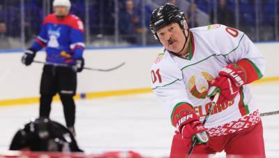 Лукашенко принял участие в хоккейном матче