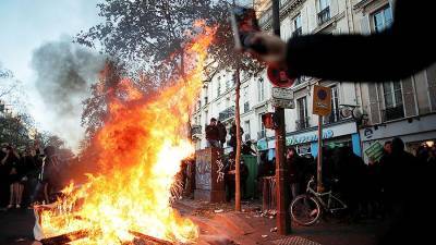 Не менее 37 правоохранителей пострадали в ходе беспорядков в Париже