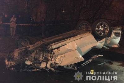 В Каменце-Подольском перевернулось авто с пассажирами, двое погибли