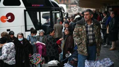 Более 2400 беженцев вернулись в Карабах из Армении за сутки