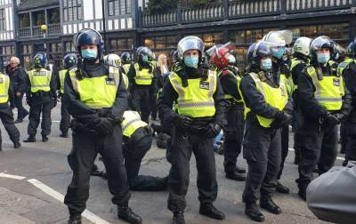 В Лондоне прошли протесты против карантина, есть задержанные