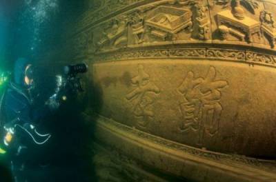 Загадочный древний город обнаружен под толщей воды: впечатляющее ВИДЕО со дна озера