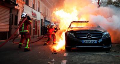 Более трех десятков полицейских пострадали во время беспорядков во Франции