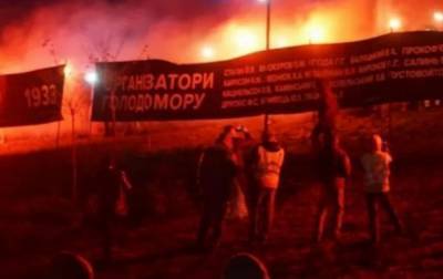 В Харькове произошли столкновения у Мемориала жертвам Голодомора