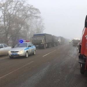 Под Краснодаром восемь человек погибли при столкновении КамАЗа с микроавтобусом. Фото