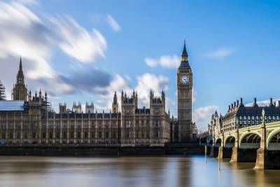 Кабмин Британии уступил парламенту право устанавливать срок локдауна