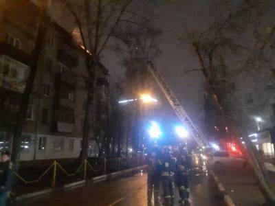 Пожар на крышах жилых домов в Химках локализовали