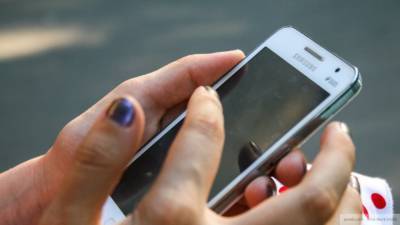 "Отлипнуть" от смартфона помогут методы управления вниманием — психолог