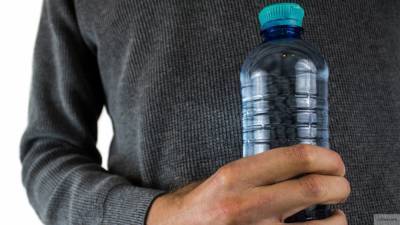 Эксперт Роскачества перечислил признаки опасной воды в бутылке