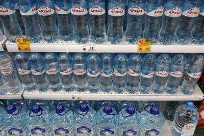 Россиянам дали советы по выбору воды в бутылках