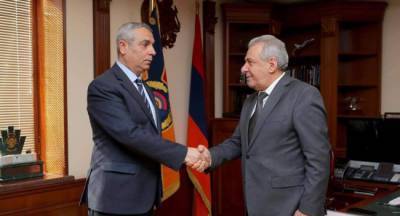 Глава Минобороны Армении встретился с главой МИД Карабаха
