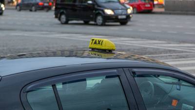 Пассажирка обвинила водителя «Яндекс.Такси» в том, что он брызнул ей в глаза из баллончика