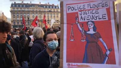 По всей Франции прошли массовые манифестации против "Закона о глобальной безопасности"