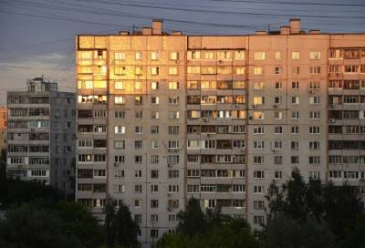 Домушник вынес фунты, стерлинги и доллары из квартиры пенсионерки в Петербурге