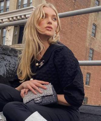 Чудо-женщина: беременная Эльза Хоск в жакете Chanel и облегающих брюках Zara