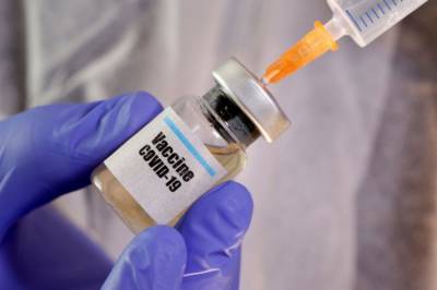 "Вакцинировать начнем с самых полезных": британский Минздрав договорился о закупке вакцин от COVID-19