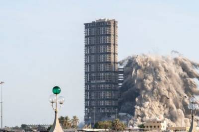 В ОАЭ за 10 секунд взорвали сразу четыре небоскреба. Видео