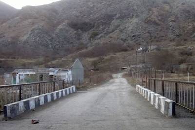 В Нагорном Карабахе подорвался автомобиль с людьми