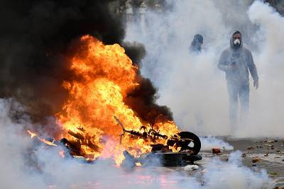 Десятки пострадавших: беспорядки в Париже и война с полицией